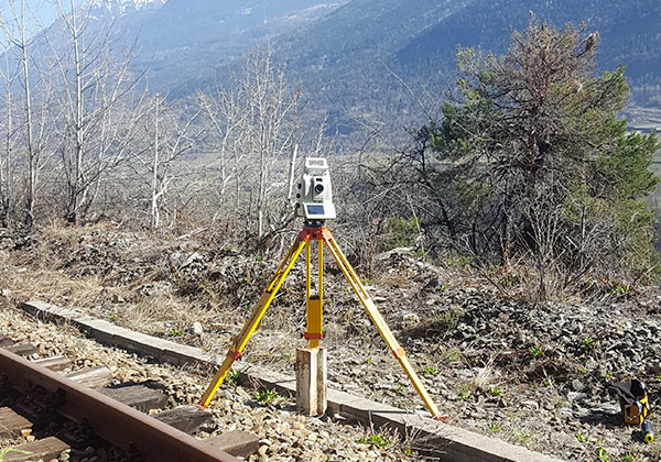 Stazione totale Multistation Leica MS60 con precisione angolare ad 1” e laser scanner integrato con precisione sub millimetrica per monitoraggi e analisi di strutture complesse